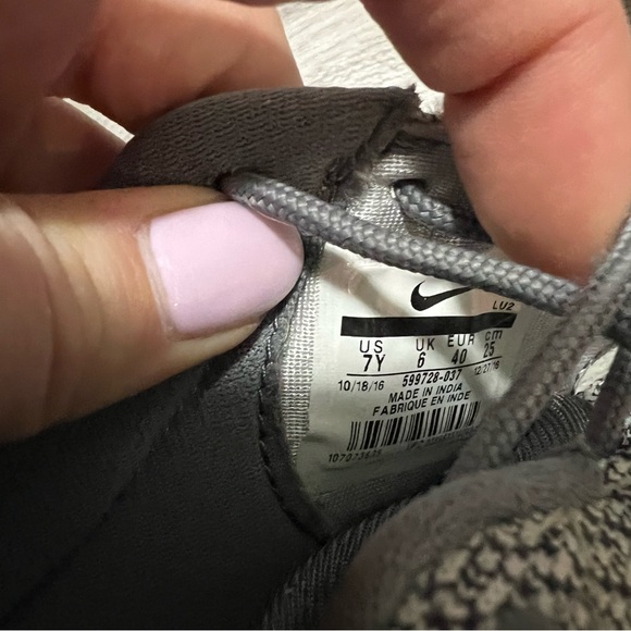 Nike Roshe Run Grey Knit Sneakers Womens 8.5 Youth 7Y Lightweight Sneaker - Picture 8 of 8